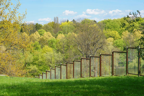 clôture métallique sur mesure grand jardin